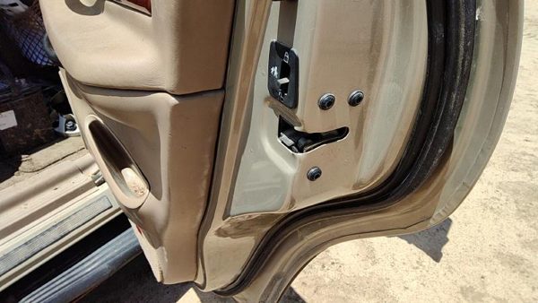 1998-01 Lincoln Navigator Passenger Right Rear Door Latch With Rods/Cables Back — photo 5