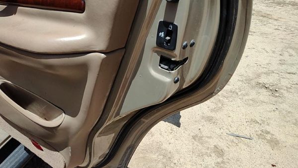 1998-01 Lincoln Navigator Passenger Right Rear Door Latch With Rods/Cables Back — photo 2