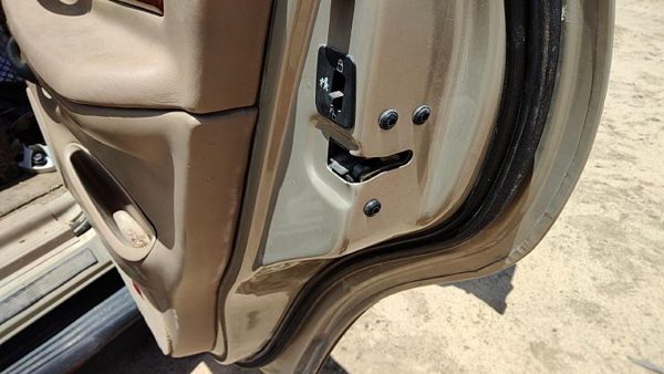 1998-01 Lincoln Navigator Passenger Right Rear Door Latch With Rods/Cables Back — photo 4