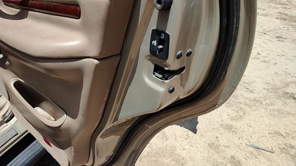 1998-01 Lincoln Navigator Passenger Right Rear Door Latch With Rods/Cables Back — photo 3