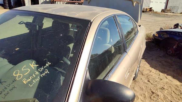 2004 Pontiac Grand Am Front Door LH 33U Champagne Beige 22702413 — photo 2