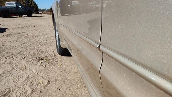 2004 Pontiac Grand Am Front Door LH 33U Champagne Beige 22702413 — photo 7