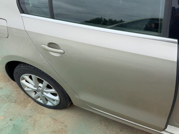 2014 Volkswagen Jetta Rear Door RH Beige — photo 1