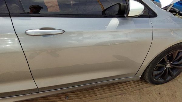 2015 Chrysler 200 Front Door RH Billet Silver Psc — photo 5