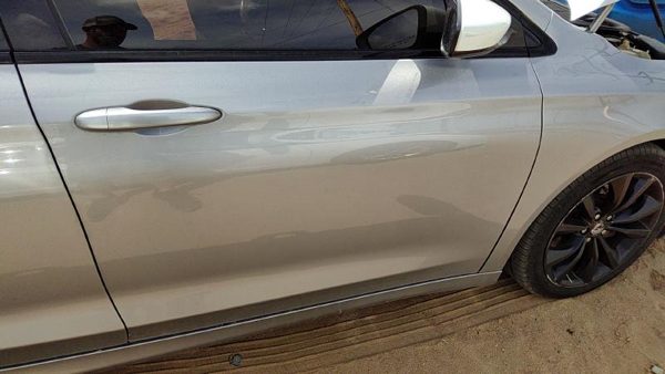 2015 Chrysler 200 Front Door RH Billet Silver Psc — photo 4