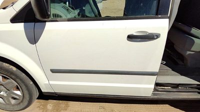 2008 Dodge Grand Caravan Front Door LH White PW1