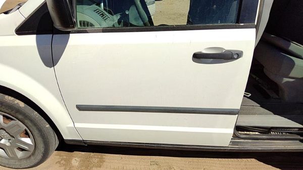 2008 Dodge Grand Caravan Front Door LH White PW1 — photo 1