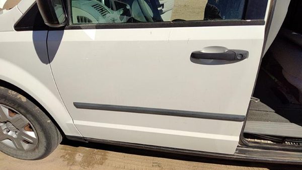 2008 Dodge Grand Caravan Front Door LH White PW1 — photo 3