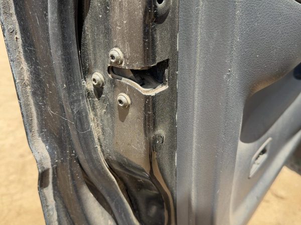 1998-2002 Isuzu Rodeo Driver Left Front Door Latch With Rods/Cables Oem — photo 1