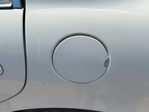 2000-2005 Buick Lesabre Fuel Tank Door With Hinge Gas Lid Oem Filler White 40U — photo 2