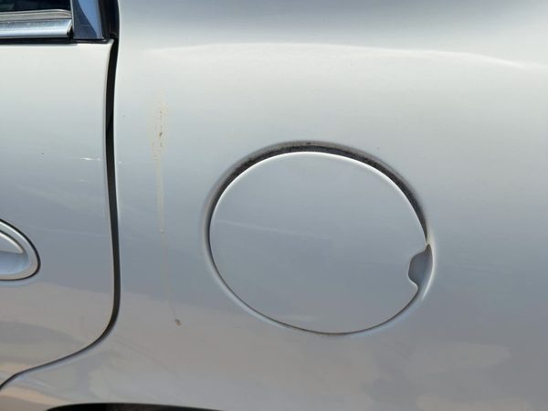 2000-2005 Buick Lesabre Fuel Tank Door With Hinge Gas Lid Oem Filler White 40U — photo 3