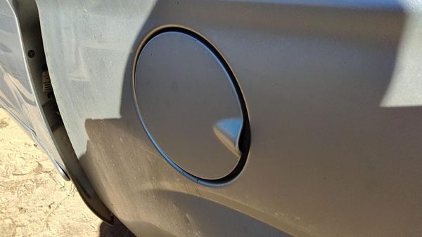 01-07 Caravan Fuel Tank Door Wth Hinge Gas Lid Filler Ps2 Bright Silver Metallic — photo 3