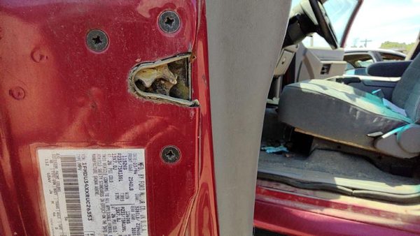 1991-1994 Ford Explorer Driver Left Front Door Latch With Rods/Cables Oem — photo 2