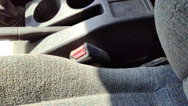 1996-1998 Suzuki Sidekick Driver Left Front Seat Belt Buckle Receiver Oem — photo 1