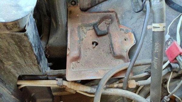 1994 Suburban 1500 Battery Tray 5.7L — photo 3