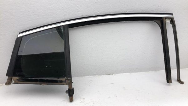 2018-20 Regal Passenger Right Rear Vent Window Small Back Door Glass With Frame — photo 1