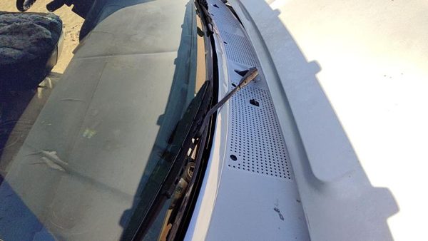 1996 Ford F350 Wiper Arm — photo 1