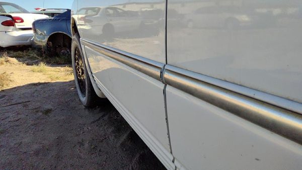 1998 Chrysler Town Cntry Front Door LH Pwp Golden White — photo 5