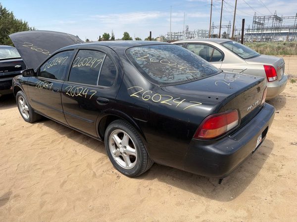 1998 Nissan Maxima — vehicle photo 4