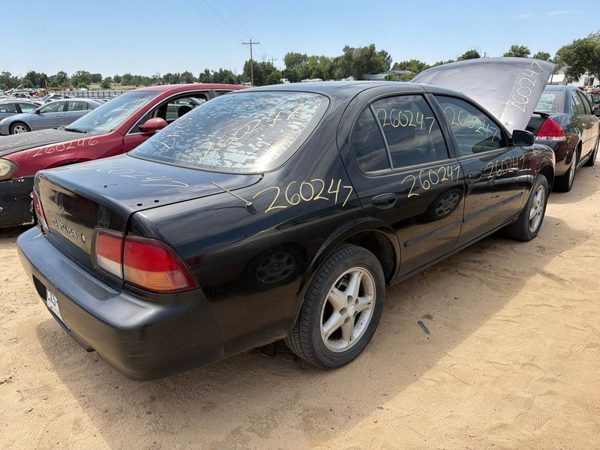 1998 Nissan Maxima — vehicle photo 3