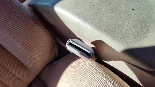 88-96 Grand Prix Passenger Right Front Seat Belt Buckle Receiver Oem Tan 2 Door — photo 3