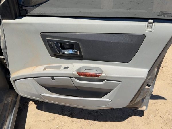 04-06 Cadillac Srx Passenger Right Front Door Trim Panel With Switches Gray 132 — photo 1