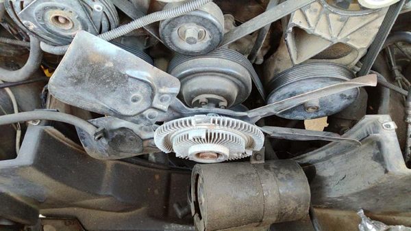 1990-1998 Chevy Suburban Complete Cooling Fan Blade Assembly With Clutch 5.7L — photo 1