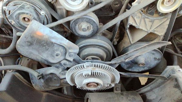 1990-1998 Chevy Suburban Complete Cooling Fan Blade Assembly With Clutch 5.7L — photo 2