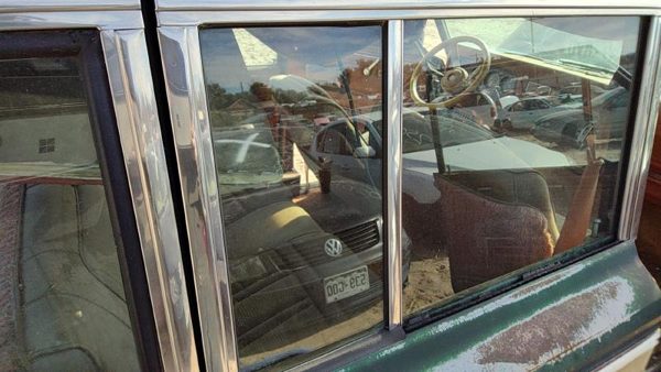 84-91 Grand Wagoneer Passenger Right Rear Vent Window Back Door Glass With Frame — photo 2