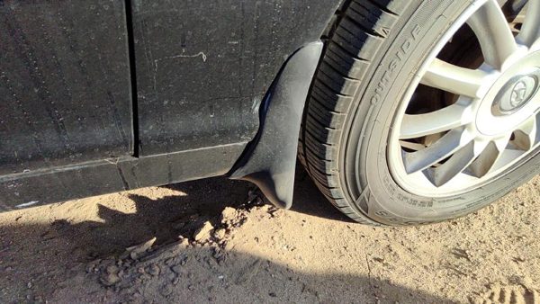 05 Hyundai Xg350 Passenger Right Moulding From Fender Mud Flap Rock Guard Black — photo 2