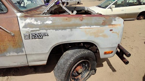 1986 Dodge Ram Fender RH W250 Silver — photo 1