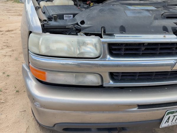 2001 Suburban 1500 Grille Pewter 11U — photo 2