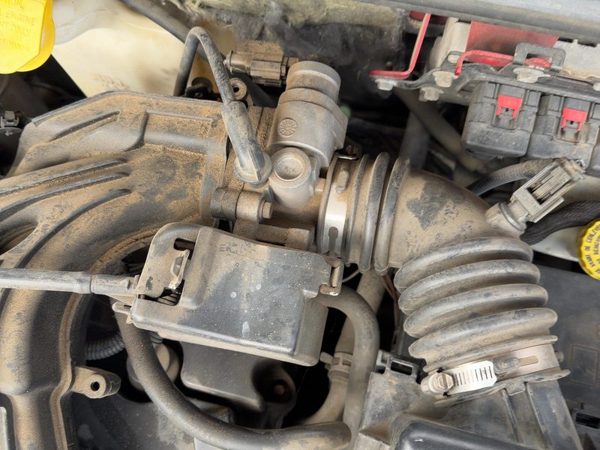 04-10 Chrysler Pt Cruiser Throttle Body Valve Oem With Sensors 2.4L Automatic — photo 3