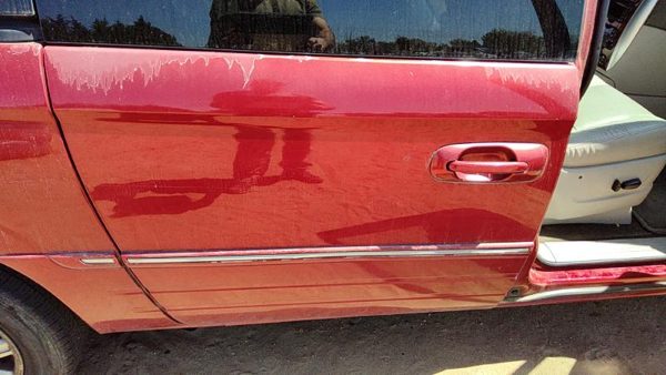 2006 Chrysler Town Rear Door RH Red Prh — photo 2