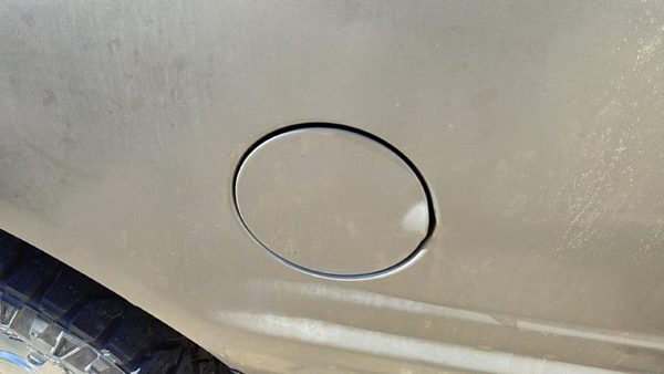 97-17 Expedition Fuel Tank Door With Hinge Gas Lid Oem Filler Arizona Beige Aq — photo 2