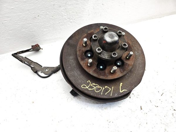 96-01 Passport Driver Left Front Spindle Steering Knuckle With Wheel Hub 4X4 — photo 1