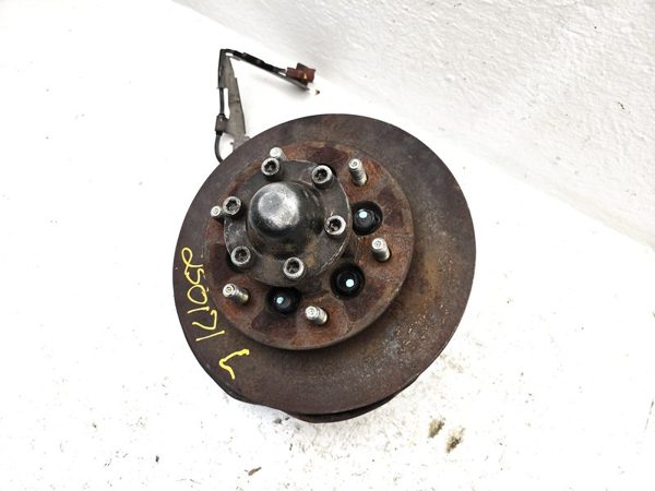 96-01 Passport Driver Left Front Spindle Steering Knuckle With Wheel Hub 4X4 — photo 2