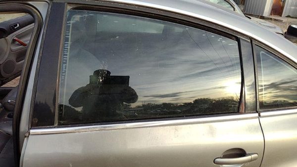 1998-2005 Vw Passat Driver Left Rear Side Window Door Glass Oem Back 3B5845026 — photo 1