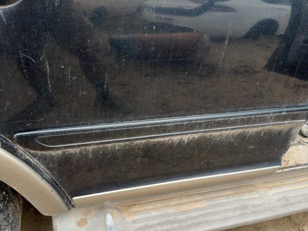 97-02 Ford Expedition Passenger Right Rear Upper Moulding From Door Oem Black — photo 1