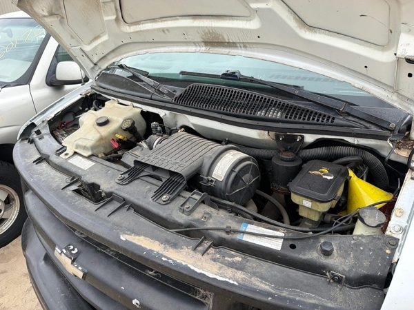 2002 Chevrolet Express — vehicle photo 2