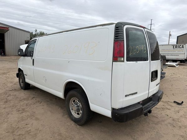 2002 Chevrolet Express — vehicle photo 5