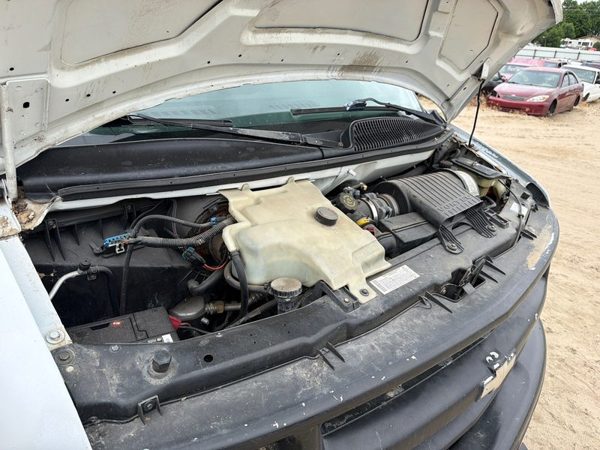 2002 Chevrolet Express — vehicle photo 8
