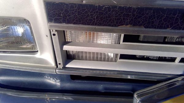 1989 Chevy G20 Van Passenger Right Front Turn Signal Light Lamp Grille Mounted — photo 2