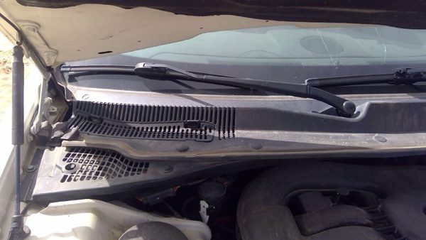 2010 Chrysler 300 Windshield Wiper Cowl Vent Trim Panel Oem Grille — photo 3