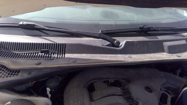 2010 Chrysler 300 Windshield Wiper Cowl Vent Trim Panel Oem Grille — photo 4