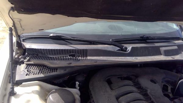 2010 Chrysler 300 Windshield Wiper Cowl Vent Trim Panel Oem Grille — photo 2
