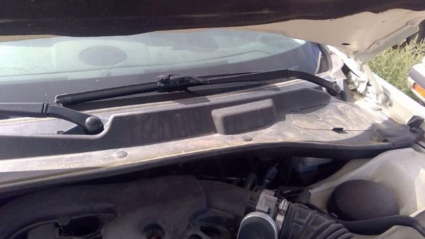 2010 Chrysler 300 Windshield Wiper Cowl Vent Trim Panel Oem Grille — photo 7