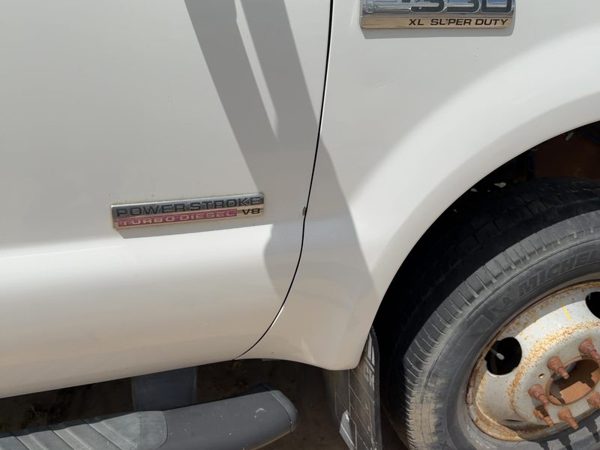 2005 Ford F350 Front Door RH White — photo 5