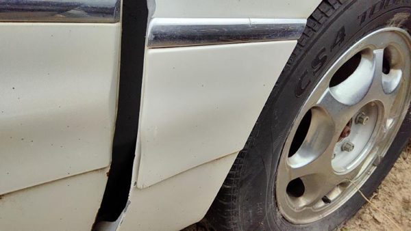1997-2005 Buick Park Ave Passenger Right Moulding From Fender Oem Trim White 78u — photo 2
