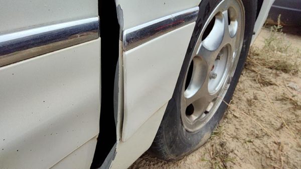 1997-2005 Buick Park Ave Passenger Right Moulding From Fender Oem Trim White 78u — photo 5